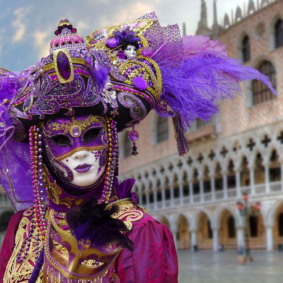 Dress up for the Venice Carnival!